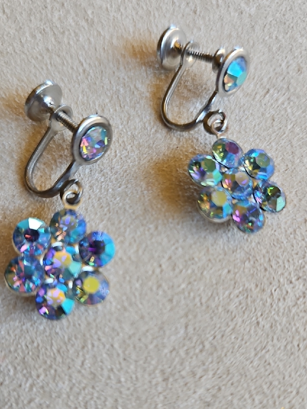 Aurora Borealis Rhinestone Flower Screw-Back Earrings Dainty Lots Of Sparkle